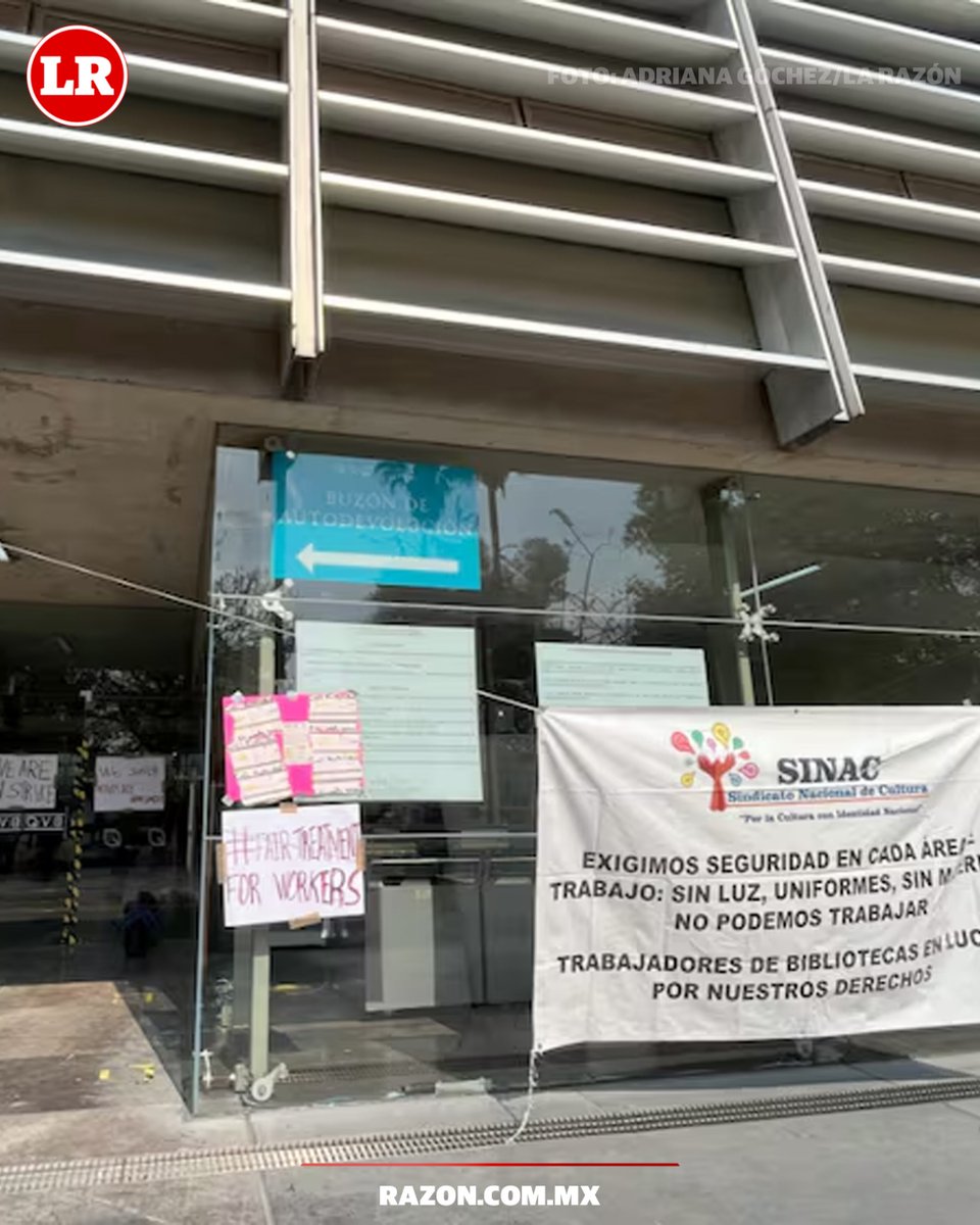 LaRazon_mx's tweet photo. El Sindicato Nacional de Cultura hizo una denuncia a las afueras de la Biblioteca Vasconcelos, en la que manifestaron la falta de mantenimiento del recinto y de materiales para realizar sus labores. La Razón hizo un recorrido por el lugar y observamos elevadores sin servicio, puertas sin manijas, lámparas dañadas, cámaras de vigilancia con años sin uso, bebederos inservibles y contactos de electricidad y adoquines deteriorados.

“Prácticamente, se le deja en el olvido. La promueven como una biblioteca de primer nivel, pero el mantenimiento es de cuarta”, dijo en entrevista con este diario Luis Martínez, quien desde 2017 trabaja en la Vasconcelos, en Buenavista, alcaldía Cuauhtémoc, Ciudad de México.

https://t.co/IrJQbdcFEl