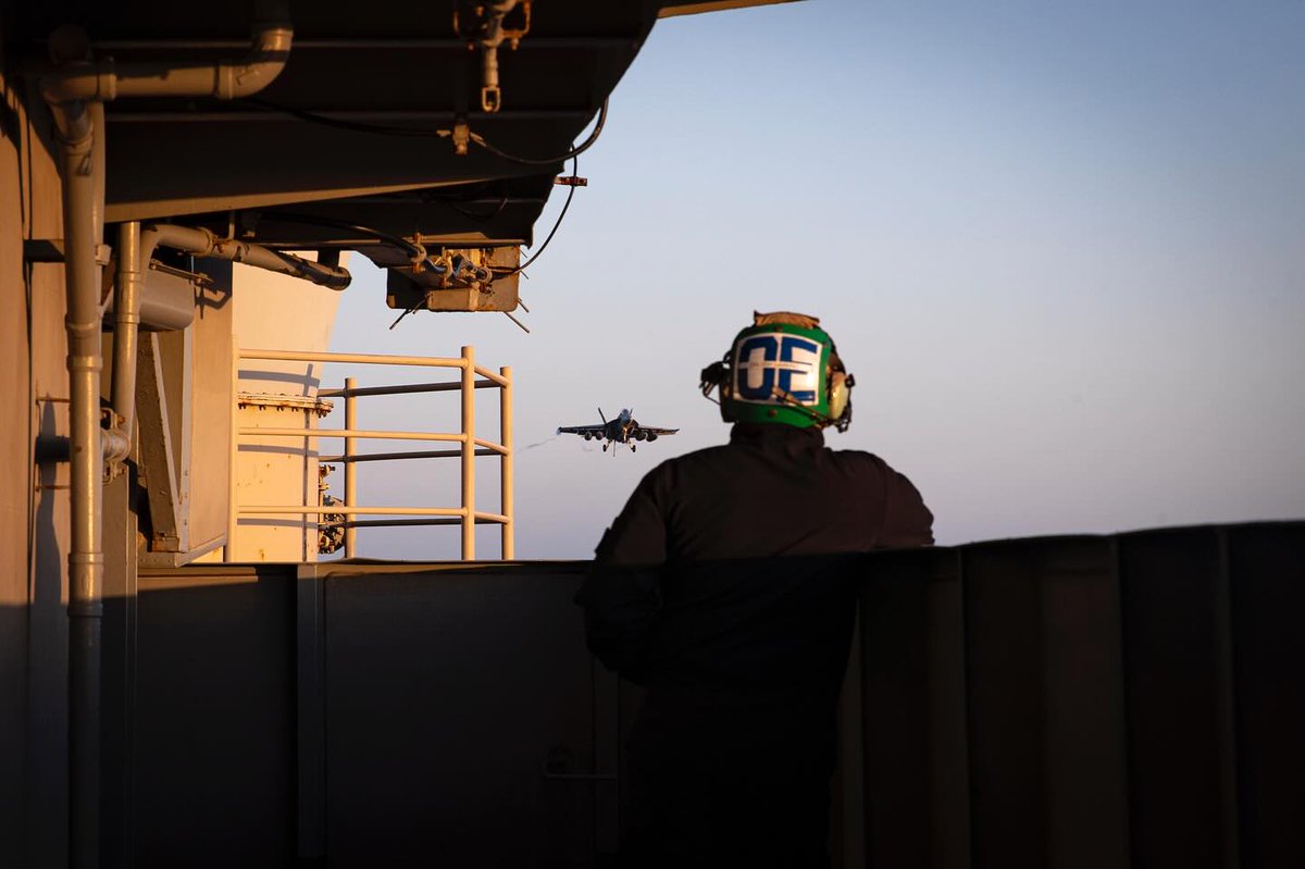 USPacificFleet's tweet photo. Day and night the Abraham Lincoln Carrier Strike Group takes flight📷

📷 by MCSN Nathaly Cruz, MC3 Christian Kibler and MCSB Mario Castro Gamez
#navylethality #usnavy #ussabrahamlincoln #cvn72 #csg3 #forgedbythesea #fleetreadiness #flynavy https://t.co/CbE9uri2cS