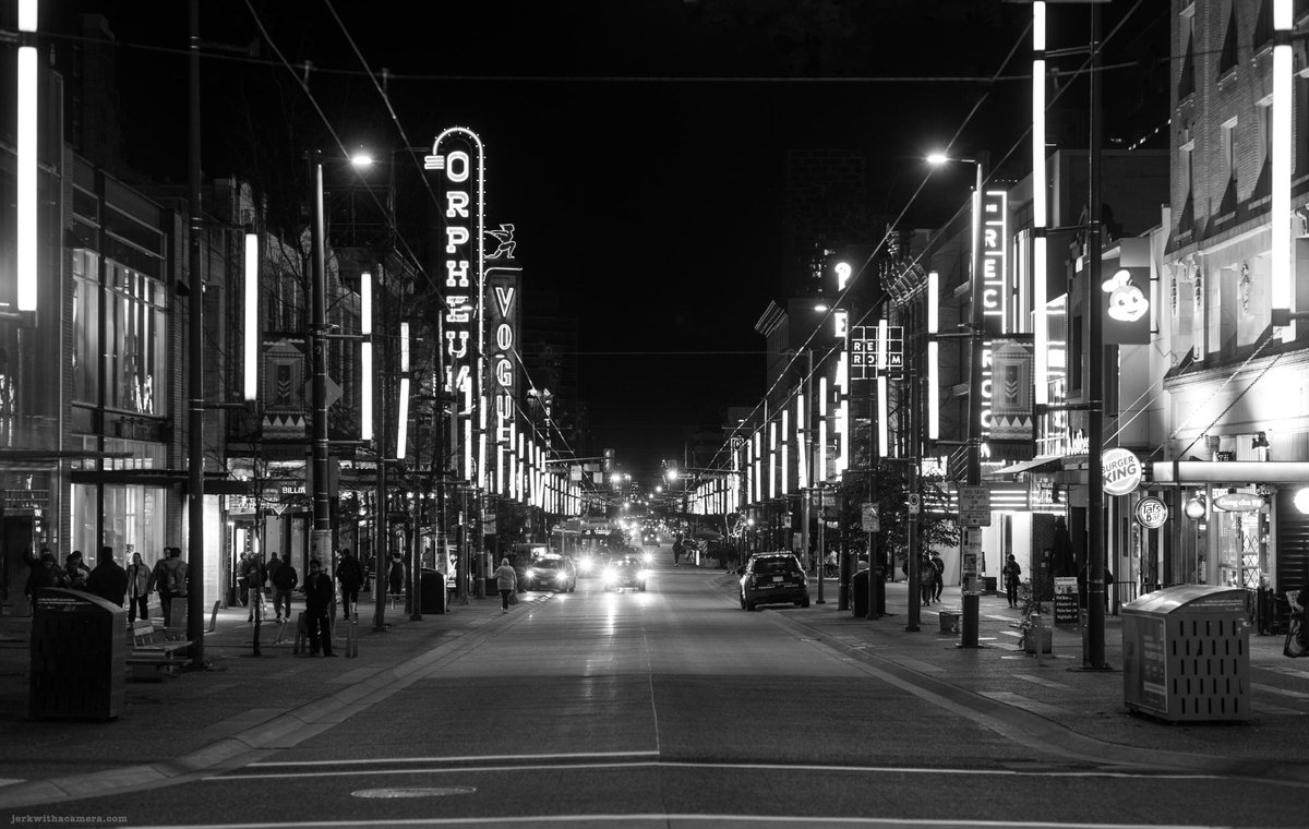 jerkwithacamera's tweet photo. Tried testing high ISO downtown last night but everything was so bright I only hit ISO 1250. Funny—back in the film days 1600 was chaos, and early digital barely handled 800. Now I just leave ISO on auto and call it a day. https://t.co/l8Kf9jNoPK