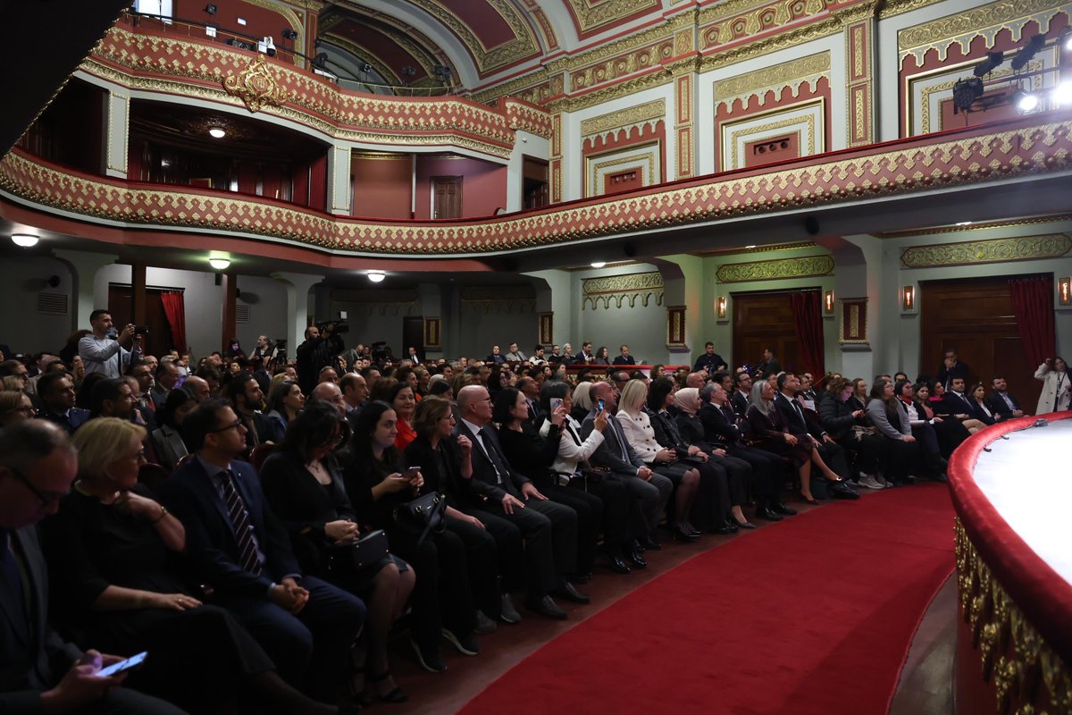 Türkiye ile İsviçre arasında imzalanan Dostluk Antlaşması’nın 100. yıldönümü vesilesiyle, İsviçre Dışişleri Bakanı Sayın Ignazio Cassis’in ev sahipliğinde düzenlenen programda kültürel diplomasinin en zarif aracı olan sanat ile yüzyıllık dostluğumuzu pekiştirdik.

Siyaset ve