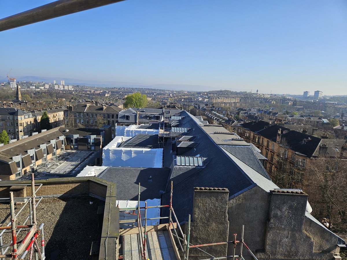 CDSLTDscotland's tweet image. Exciting progress update from our latest Demolition Project in Glasgow city center! The clear weather is a welcome boost for our dedicated CDS teams as they hit their stride. #DemolitionProject #GlasgowCityCenter #TeamWork #stripout #claddingremoval #acutabovetherest 💎💎💎