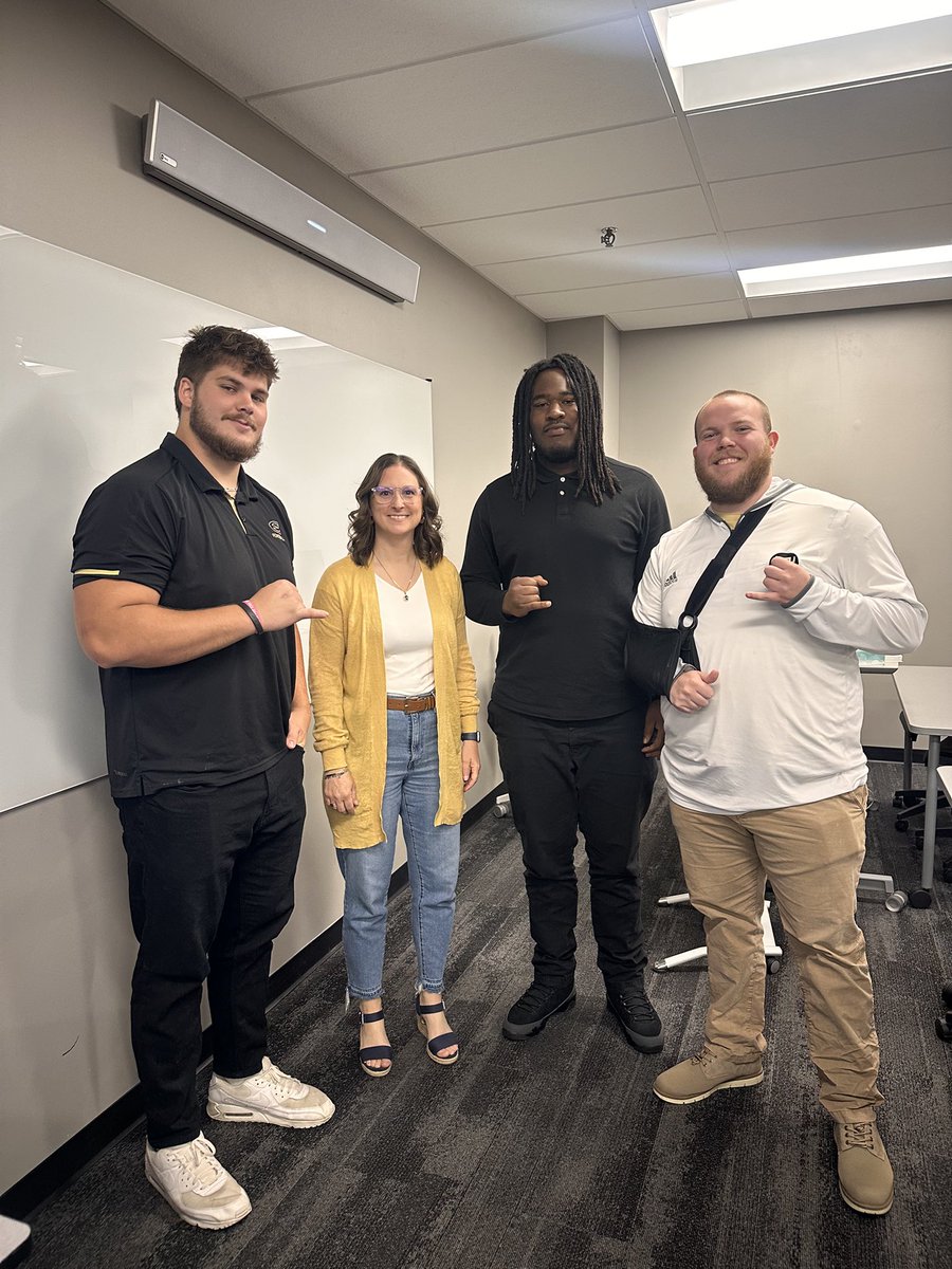 #WIN #dressforsuccess <a href="/esuhornetsfb/">ESU Hornet Football</a>