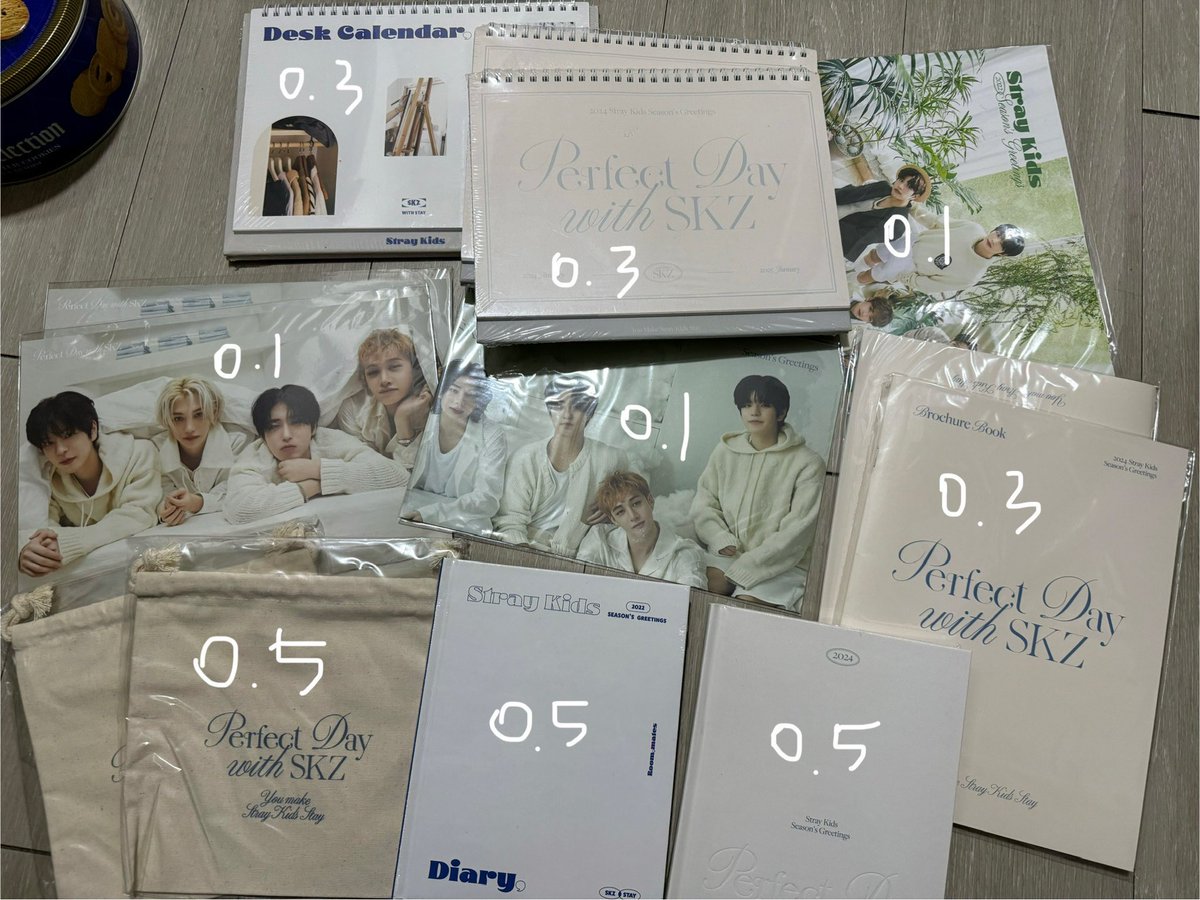 AeOob0's tweet photo. 스트레이키즈 스테이 4기 2022 2024 2025 시그 양도 

Stray kids skz wts bangchan leeknow changbin hyunjin han felix seungmin i.n 포토카드 앨포 포카 미공포 럭드 방찬 리노 창빈 현진 한 필릭스 승민 아이엔 산타 합 팝업 hop 합 럭드 포카 스키즈 membership stay season’s greetings 스키즈 https://t.co/lbV8xeC7yU