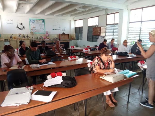 Recibe nuestra Dirección Municipal de #EducaciónCifuentes Visita De Ayuda Metodológica Provincial. "Una buena formación es aquella que no solo te hace participar y aprender activamente sino que además te aporta algo más".
#EducacionVillaClara
#JuntosPorVillaClara