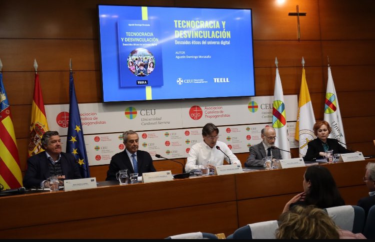 TeellEditorial's tweet photo. Estupenda presentación ayer en el Palacio de Colomina en Valencia de ‘Tecnocracia y desvinculación’ de @adomingom 
¡Se vivió un gran ambiente!
Destacar la calidad de los participantes.
Gracias a todos. https://t.co/mzb8XRxizJ
