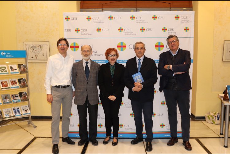 TeellEditorial's tweet photo. Estupenda presentación ayer en el Palacio de Colomina en Valencia de ‘Tecnocracia y desvinculación’ de @adomingom 
¡Se vivió un gran ambiente!
Destacar la calidad de los participantes.
Gracias a todos. https://t.co/mzb8XRxizJ