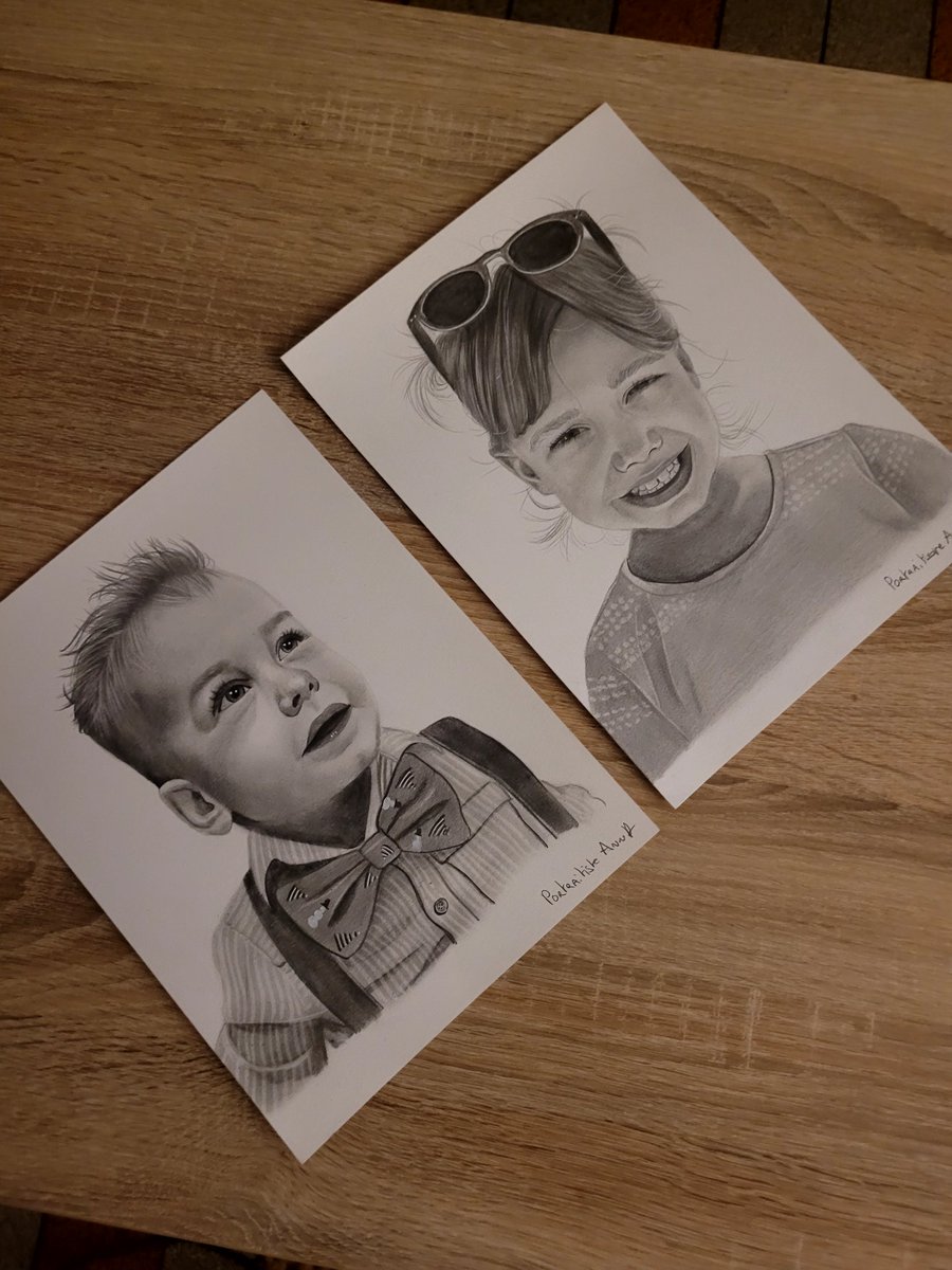 AnnaPortrait's tweet photo. C'est toujours un plaisir de pouvoir contribuer à vos cadeaux !
#portraitiste  #portraitdapresphoto  #cadeauanniversaire  #ideecadeauanniversaire  #cadeauparent  #dessinfamille  #surprisebirthday  #cadeaumariage  #cadeaubapteme https://t.co/85Gw9vzdKX