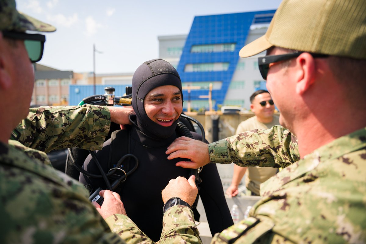 USPacificFleet's tweet photo. ๐คฟ U.S. & ROK divers team up at Jinhae for SALVEX 2025, diving deep into partnership and salvage ops! ๐๐บ๐ธ๐ฐ๐ท #SALVEX #StrongerTogether https://t.co/BqHVeLswUO