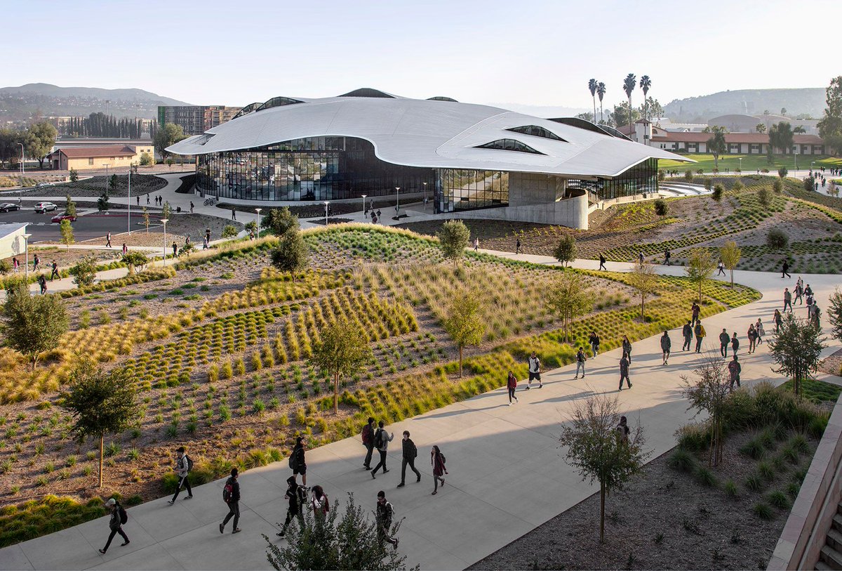 Archello's tweet photo. At Cal Poly Pomona, @COArchitectsLA designed a dynamic, performance-driven roof that shades, cools, and defines the LEED Platinum Student Services Building.
https://t.co/eZCqTsQdo8
#SustainableDesign #HighPerformanceEnvelope #PassiveStrategies https://t.co/A9MWLKQZYF