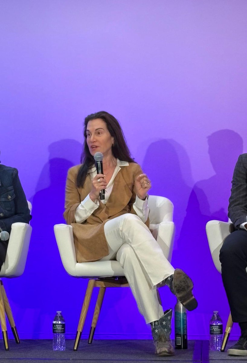 ETSInsights's tweet image. Hot takes from #ASUGSVSummit2025:
🔑 Digital credentials are the new norm
💪 Skills—durable & technical—can be assessed
🤖 AI bridges learning & real-world needs
What stood out to you?👇
#ETS #TalentManagement #AI @asugsvsummit