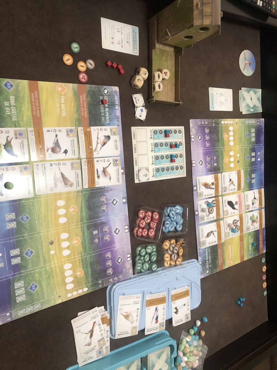 Cars055Rodri's tweet photo. Y rematamos con un Wingspan de @MalditoGamesES en que mi hijo me ha metido paliza de 20 puntos 🤣🤣🤣🤣👏🏻👏🏻👏🏻 https://t.co/nnjBvRznsS