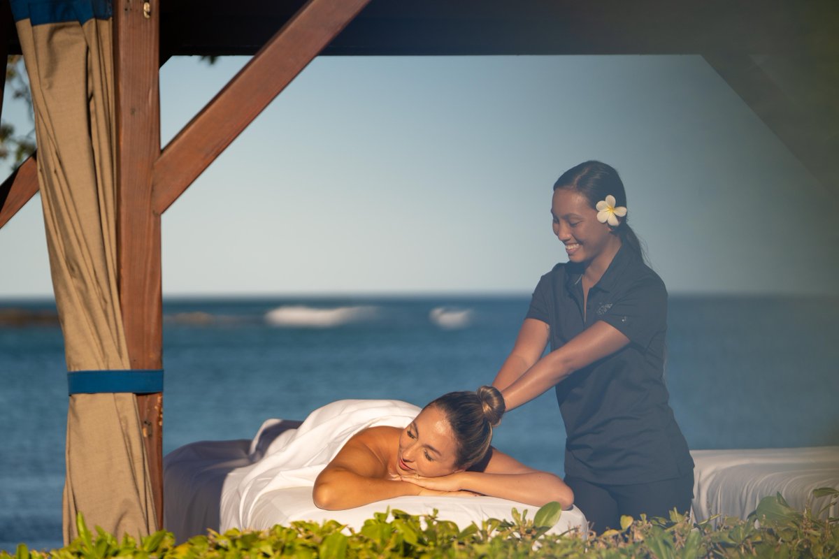 Ready to unwind? Let the soothing sounds of the ocean wash over you during a massage at Spa Without Walls. Book your ultimate relaxation escape today. 🌊💆