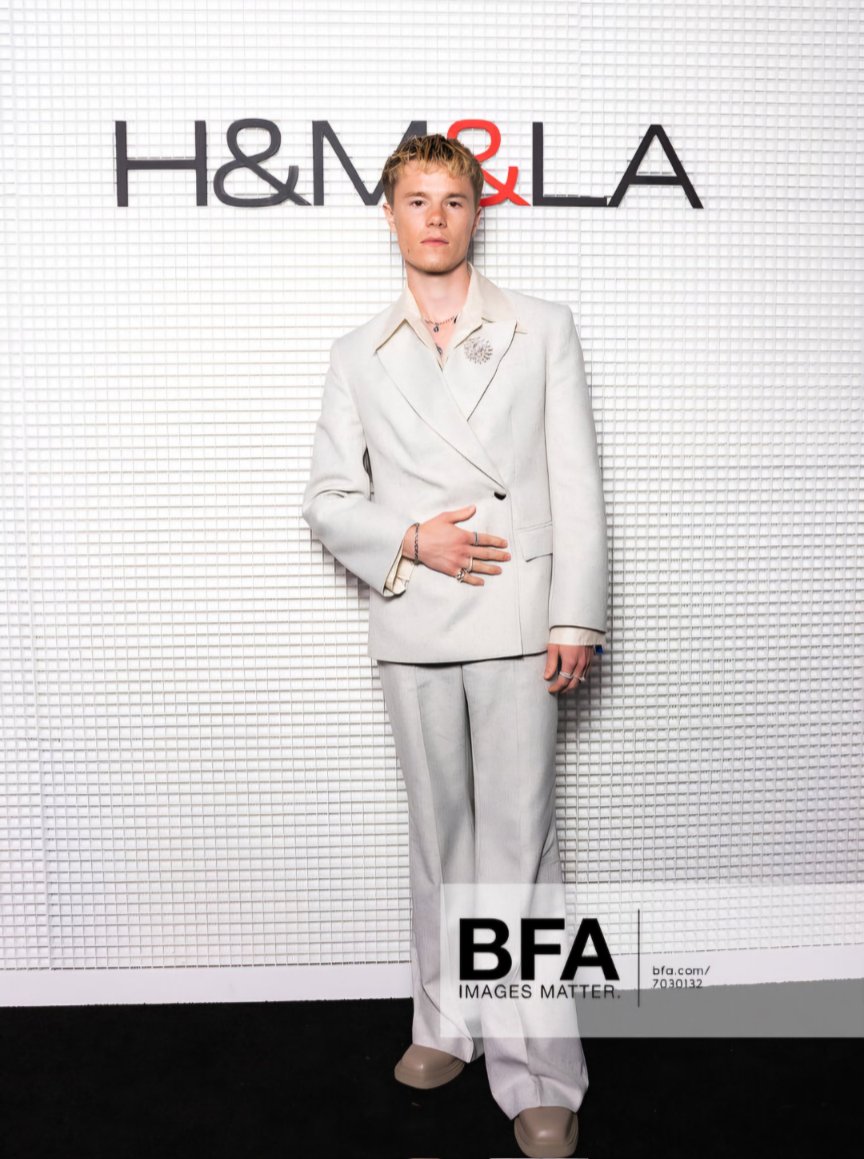 garysaxc's tweet photo. Edvin Ryding 💌. Edvin in LA.
Edviiiiiiiiin what a AMAZING Look. 🥹🥹🥹🩷
#HMLA https://t.co/y6UVifGTNo