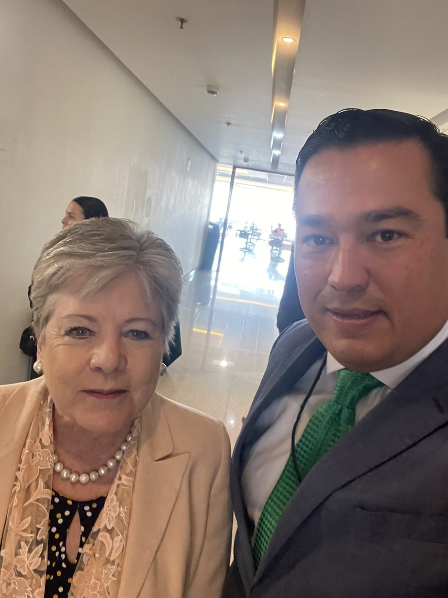 Gusto saludar a la Secretaria de <a href="/SEMARNAT_mx/">SEMARNAT México</a> Alicia Barcena y coincidimos en trabajar en conjunto para que siga #CoahuilaPadelante <a href="/GobDeCoahuila/">Gobierno de Coahuila</a>