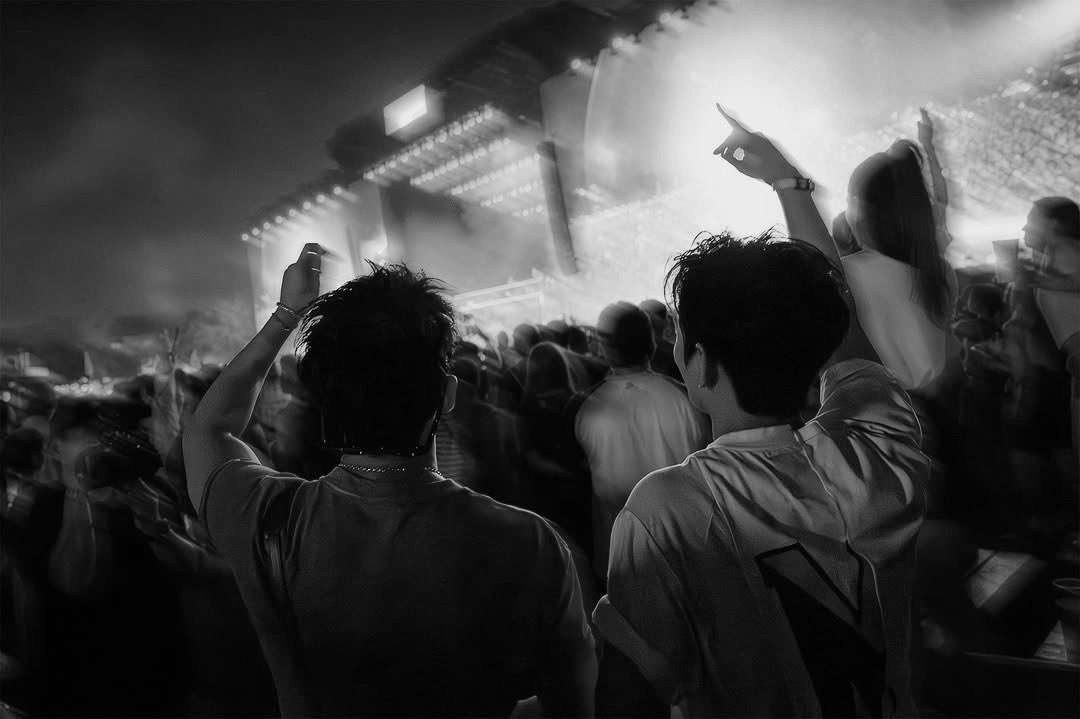 saintreignn's tweet photo. there’s something magical about live music. the lights, the crowd, the energy feels like time stops for a moment. grateful for nights like these, where i can just breathe, and feel truly alive. see you at the next one, always. https://t.co/Y1Y7VCXfXm