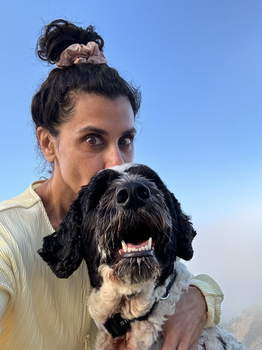 DrMarthaGulati's tweet image. National Hug Your Dog Day
#BinkleyLove
#CocoLoco
#NationalHugYourDogDay
#dogsarehearthealth 
@DBelardoMD @HeartOTXHeartMD @mmamas1973