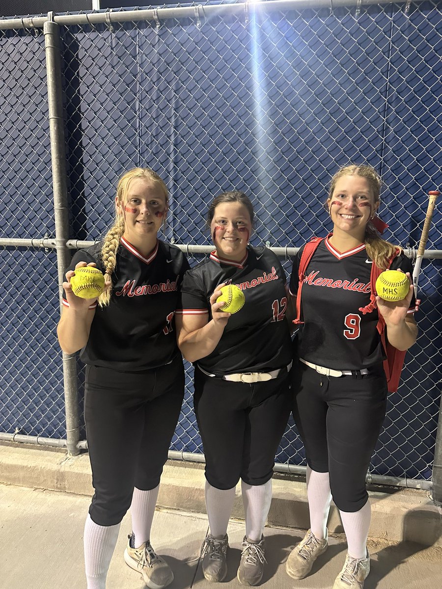 ParkerNelson08's tweet photo. Close district game last night. Memorial held on for the win. I went 2-4 with a 3 run home run to dead center. Looking forward to Friday night’s game. Go Stangs!! @DeesHTX18U @GrahmannMichael @HalataBrian @NCAASoftball @D1Softball @DirectRecruits @CoastRecruits @TopPreps https://t.co/IYbhMSKF5c