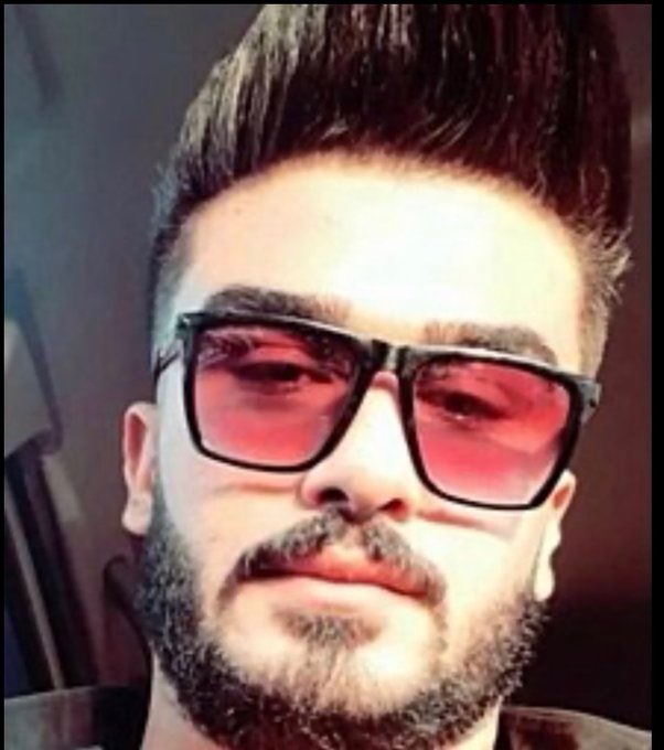 Sssccpp's tweet photo. تولد قهرمانی است که او را با سر و صورت له شده، از گلو تا شکم بخیه شده و پیچیده در پلاستیک دفن کردند. جنایت فجیعی که با نبش قبر آشکار شد!
#حامد_سلحشور https://t.co/bPWrrc6RD7