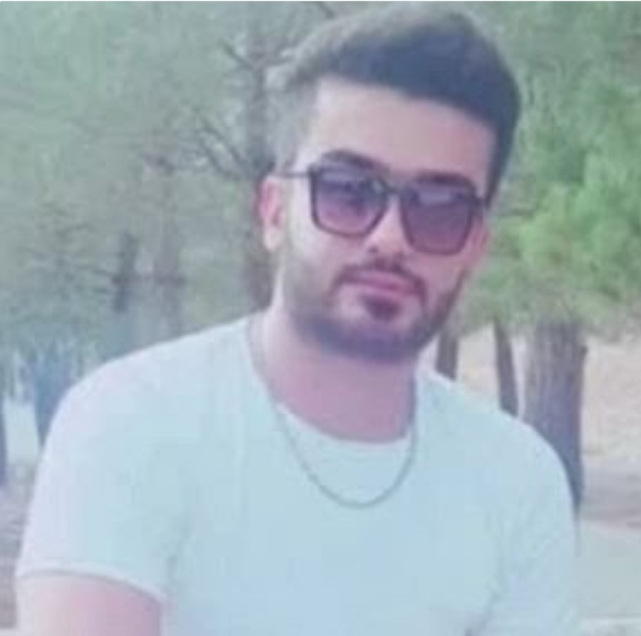 Sssccpp's tweet photo. تولد قهرمانی است که او را با سر و صورت له شده، از گلو تا شکم بخیه شده و پیچیده در پلاستیک دفن کردند. جنایت فجیعی که با نبش قبر آشکار شد!
#حامد_سلحشور https://t.co/bPWrrc6RD7