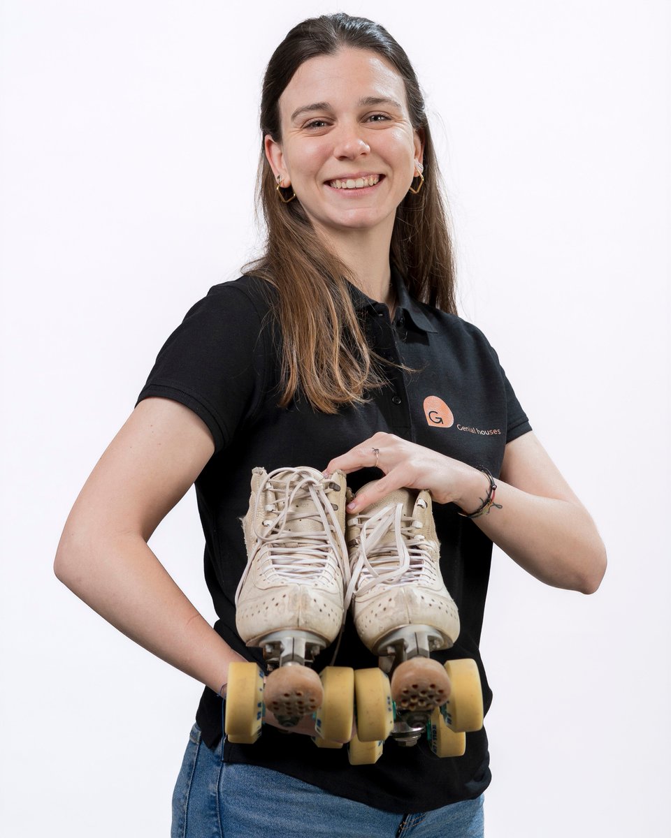 La Maria Carballo és una tècnica clau en el procés de redacció del projecte i durant l'obra.

T'expliquem què hi fa a Genial houses i per què li agrada anar sobre rodes 😜

Entra a la web i coneix-la 👇
bit.ly/3XxZmhj