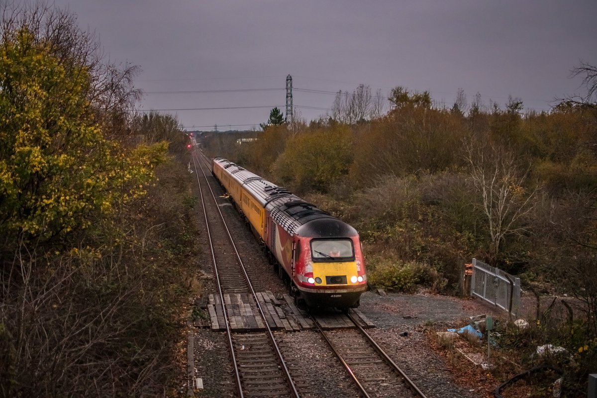ASMRailPhotos's tweet image. 🖍️| 1Q35 1212 Hull to Slateford Depot

📣| @networkrail @NetworkRailEC @ColasRailUK 
🚂| Class 43251 
🚂| Class 43303
📍| Stakeford Road
📆| 03/11/2024

#class43 #43251 #colasrail #highspeedtrain