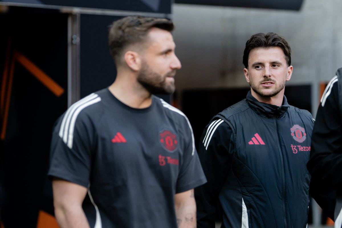 Checking in for our Europa League quarter-final 👊

#MUFC || #UEL