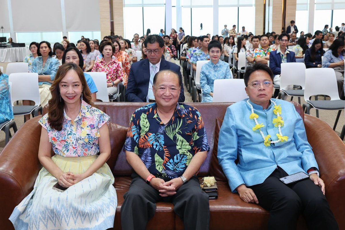 ExciseDep's tweet photo. ผู้บริหารกรมสรรพสามิตเข้าร่วมพิธีสรงน้ำพระและพิธีรดน้ำผู้บริหารระดับสูงกระทรวงการคลัง https://t.co/97WyQ6J1ES