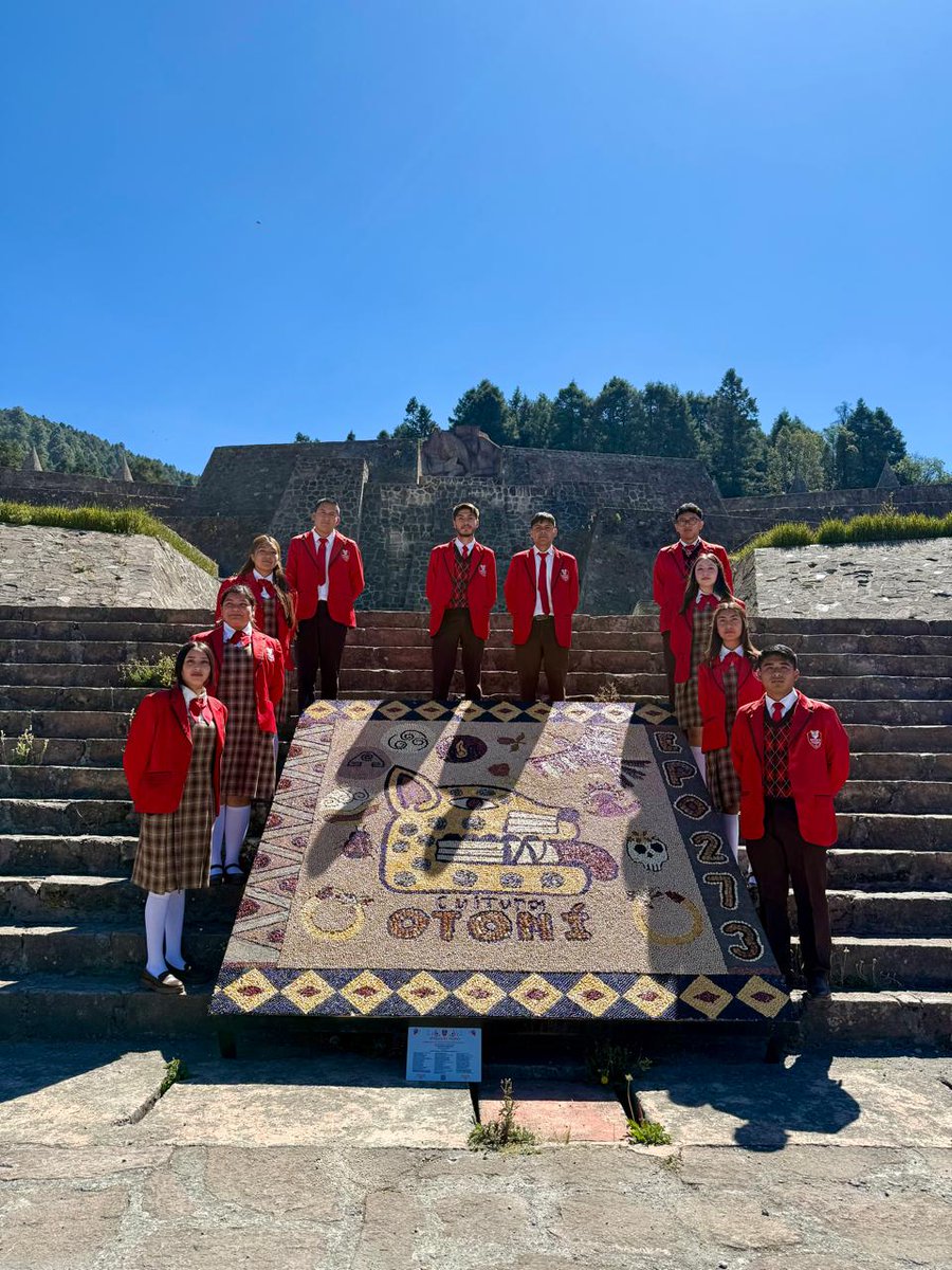escuela_273's tweet photo. Como parte del impacto de la escuela a la comunidad, la valoración de los pueblos originarios y la trascendencia del trabajo académico; La EPO 273 realizó la donación del Tapete monumental de semillas “Cultura Otomí” al Centro Ceremonial Otomi en el municipio de Temoaya 4/4/25 https://t.co/6weoK6q84N