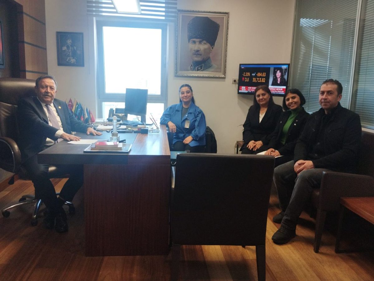 EMADDER’ in MECLİS ZİYARETLERİ      

YÜKSEL ARSLAN - İYİ PARTİ ANKARA MİLLETVEKİLİ

1 güne 17-20 yılla mağdur edilen EMADDER liler olarak hakkımız olan Kademeli Emeklilik talebimizi Siyasilere tek tek anlatmaya devam ediyoruz…      

EMADDER  Ankara Meclis Ekibi, İYİ Parti