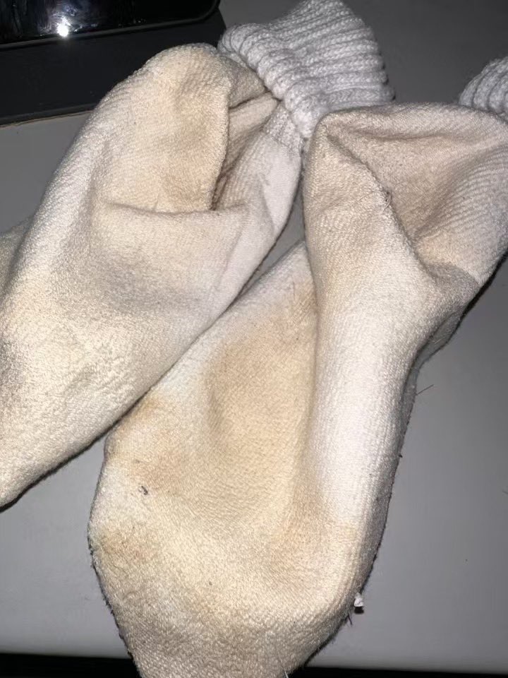 akong0771's tweet photo. 懒得洗🧦 骚狗想闻你爹的臭脚汗吗？➗ #体育生 #球鞋 #原味 #白袜 #男高中生 #男大学生 #体育生1s #1s #鸡巴 https://t.co/O6wFrXLAwV