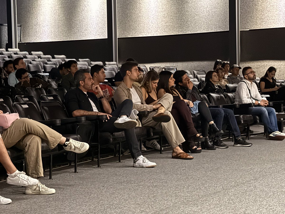 CFilmaCDMX's tweet photo. Así el conversatorio “Escaparate del actor un, un casting exitoso” con @TaniaLozano10. En el marco de #Cácaro la pachanga del cine mexicano. 

#EnCDMXsíCFILMA 
@CulturaCiudadMx 
@procine_oficial
#CineVillaOlímpica https://t.co/AWr5Si0i1o