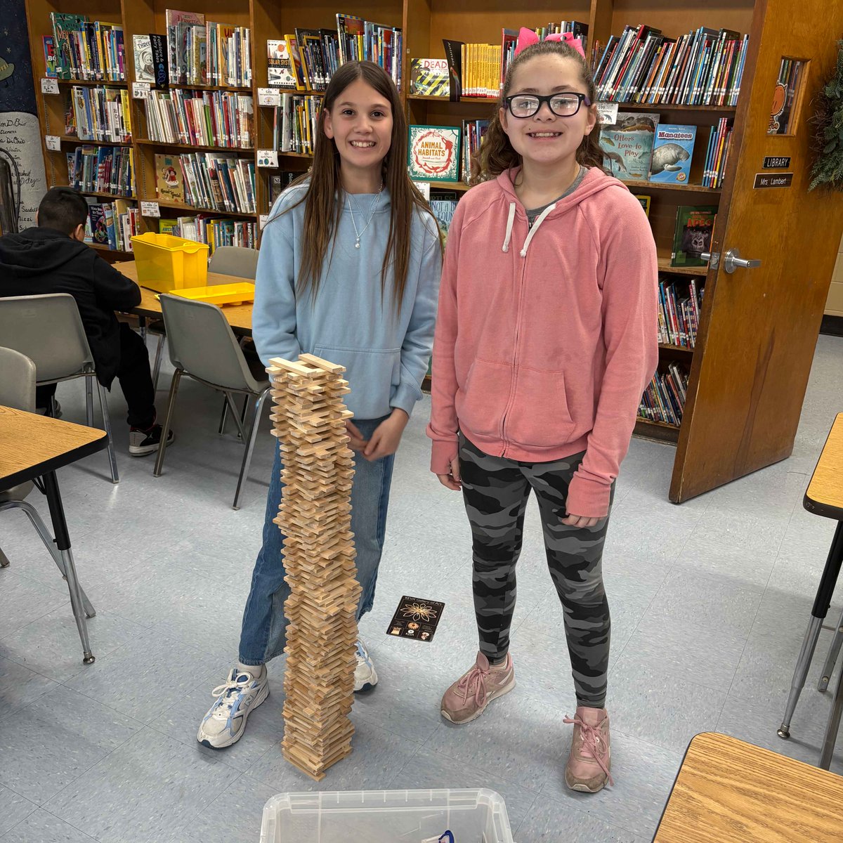 LUFSD_Libraries's tweet image. Exploring science while celebrating stories! Rall 5th graders dive into STEM fun during Read Across America Week. #LUFSD #LindyPride @LindenhurstUFSD