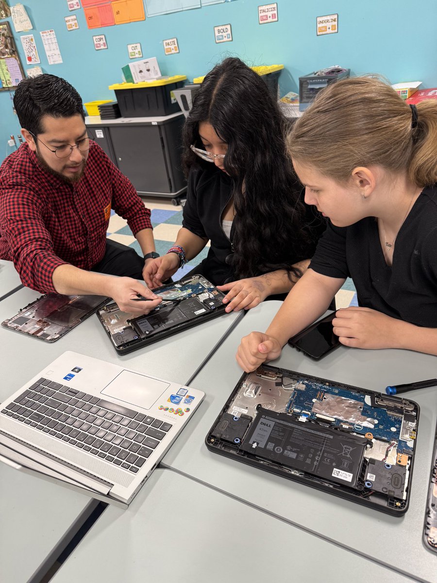 Palmer Elementary (@palmer_panthers) on Twitter photo Palmer is part of a <a href="/ChiPubSchools/">CPS - Chicago Public Schools</a> Tech Crew pilot program that engages students to diagnose technology issues and make repairs. The Palmer Tech Crew had its first lesson yesterday. <a href="/cpsSTEM/">Department of STEM | Chicago Public Schools</a> <a href="/CPSCareerReady/">CPSCollege&Career</a> Palmer is part of a <a href="/ChiPubSchools/">CPS - Chicago Public Schools</a> Tech Crew pilot program that engages students to diagnose technology issues and make repairs. The Palmer Tech Crew had its first lesson yesterday. <a href="/cpsSTEM/">Department of STEM | Chicago Public Schools</a> <a href="/CPSCareerReady/">CPSCollege&Career</a>