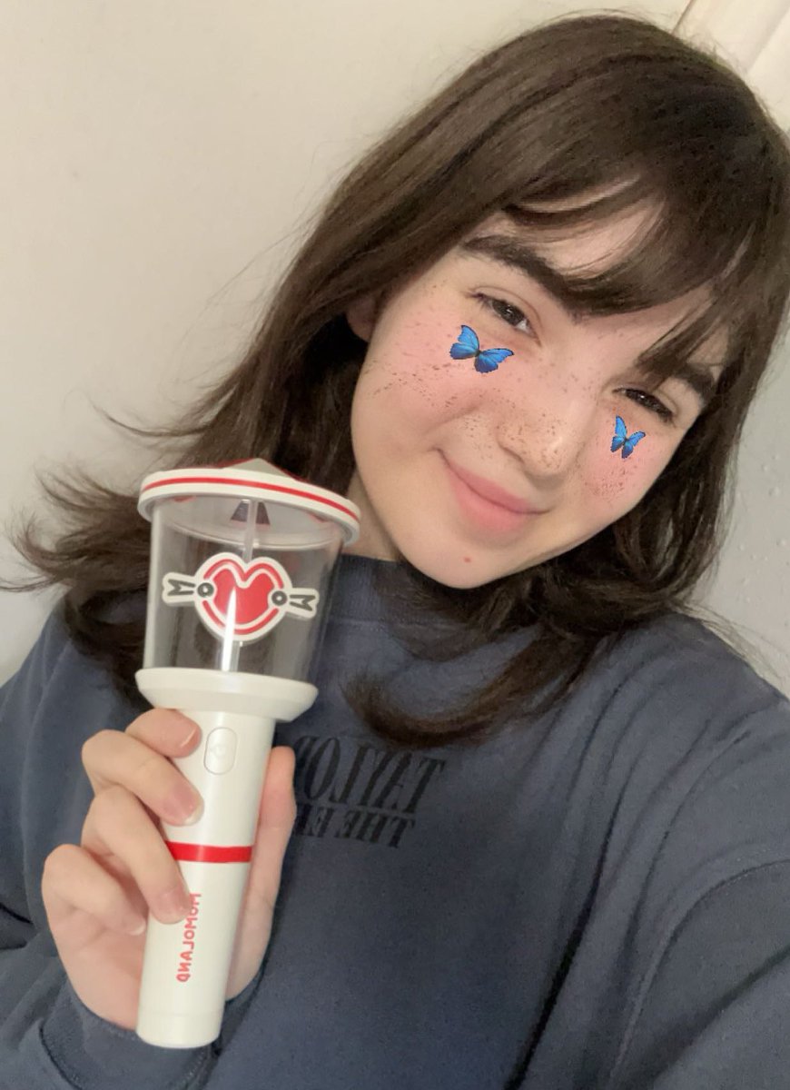 orbitsartdollz's tweet photo. one thing i am not playing abt this momoland news😭 https://t.co/9HFxtSTYDs
