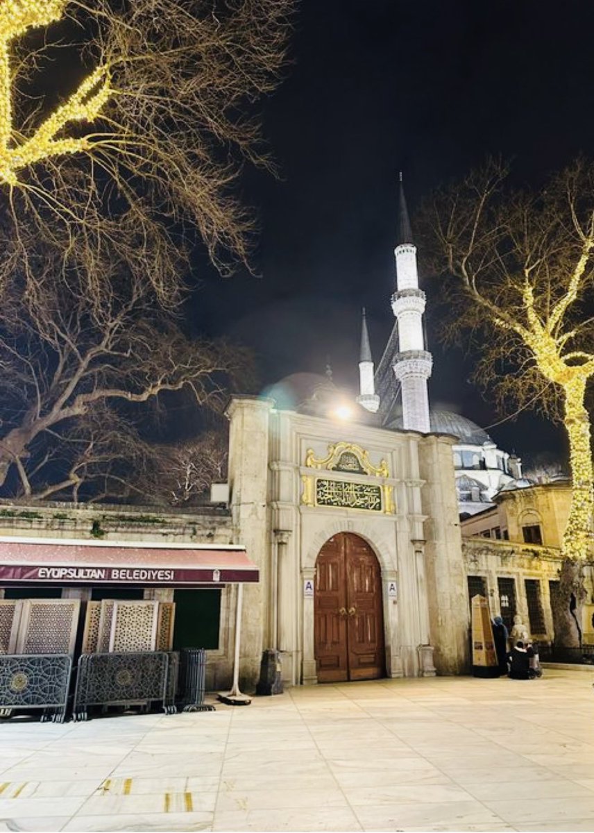 neyhane41's tweet photo. Tasavvuf Tevhid ehlini
Oyalama Gafletinden uzak
Eder
Birlikte bir olmak için
Gayret ettirir 
Tevhid ehlinin birleşmesi
Yaradanımızın yardımının
Müjdeler.
                     Vefa Ehlinden https://t.co/gqL8qzhdpE