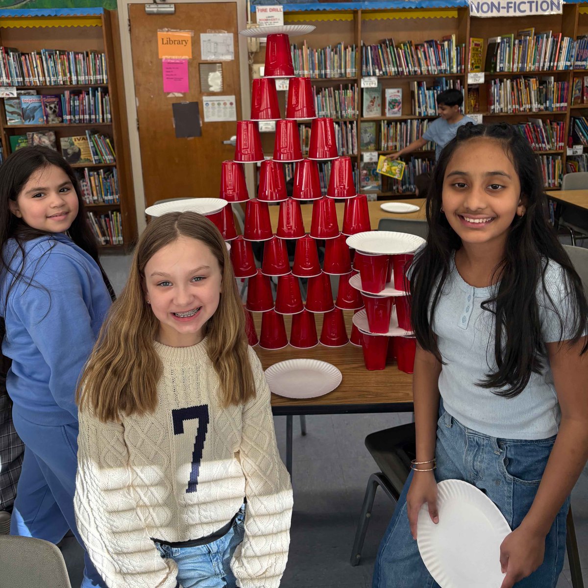 LUFSD_Libraries's tweet image. Exploring science while celebrating stories! Rall 5th graders dive into STEM fun during Read Across America Week. #LUFSD #LindyPride @LindenhurstUFSD