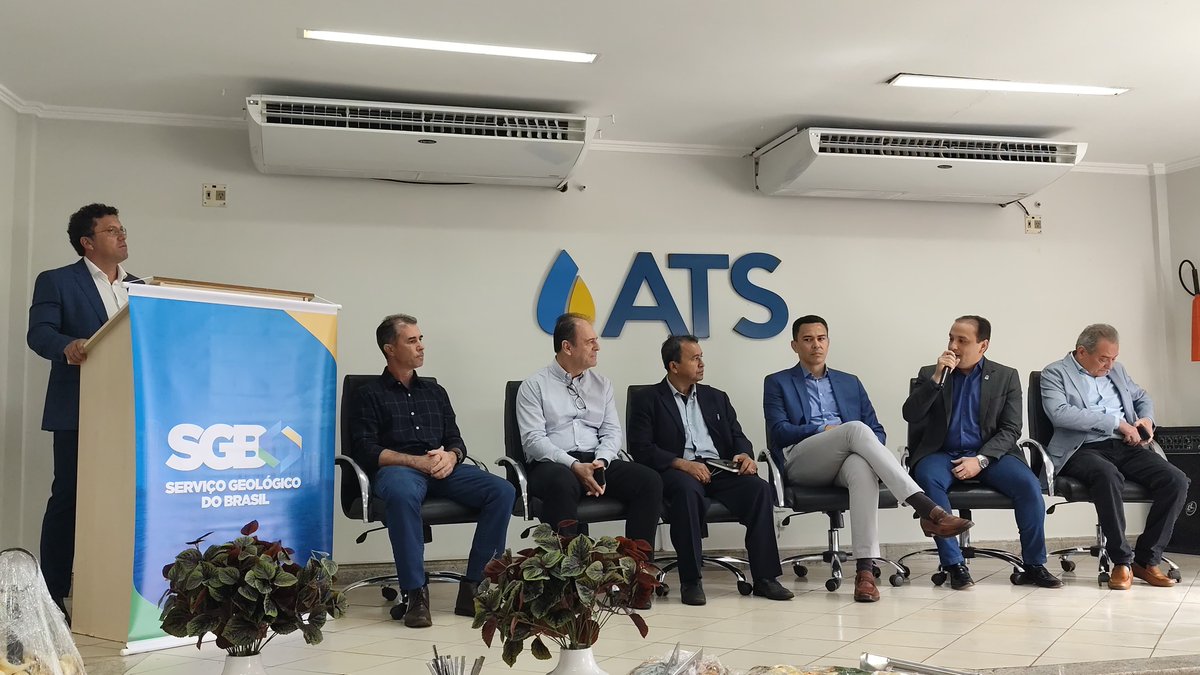 sgbgovbr's tweet photo. 🌊 Firmamos uma parceria com a Agência Tocantinense de Saneamento (ATS) e o Instituto Natureza do Tocantins (Naturatins) para criar o 1º Mapa Hidrogeológico do Tocantins! Projeto vai fortalecer a gestão das águas no estado. 

🔗 Saiba mais: https://t.co/dqDuTKa6yd https://t.co/k17Ss7B7sz