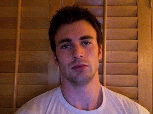 tomgelado's tweet photo. @caiocr_lins a graça do meu tweet era justamente mostrar esse desequilíbrio. quando é uma mulher com roupas sensuias, ninguém questiona o 'necessario'. quando é um homem, vira exagero. o desconforto diz muito https://t.co/OkQ4n7rNlk