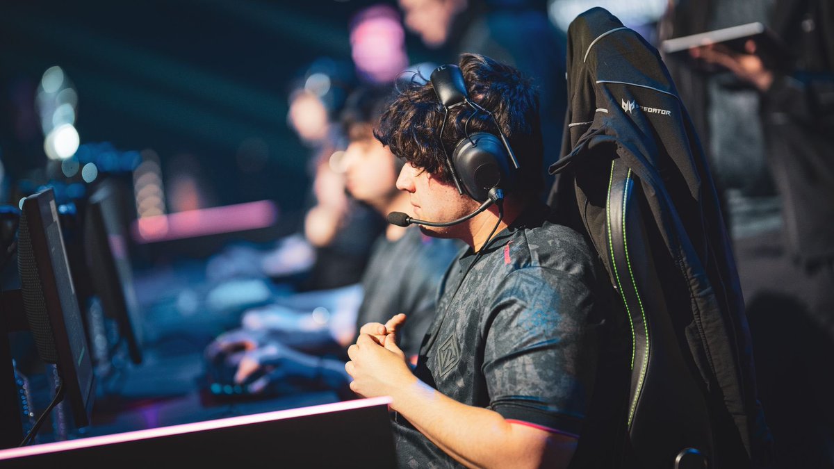 Deuxième match sur scène de sa vie et il pond un classique 🔥

<a href="/lol_Leny/">Leny</a> t’es très grand 🫶

#JOBLIFE