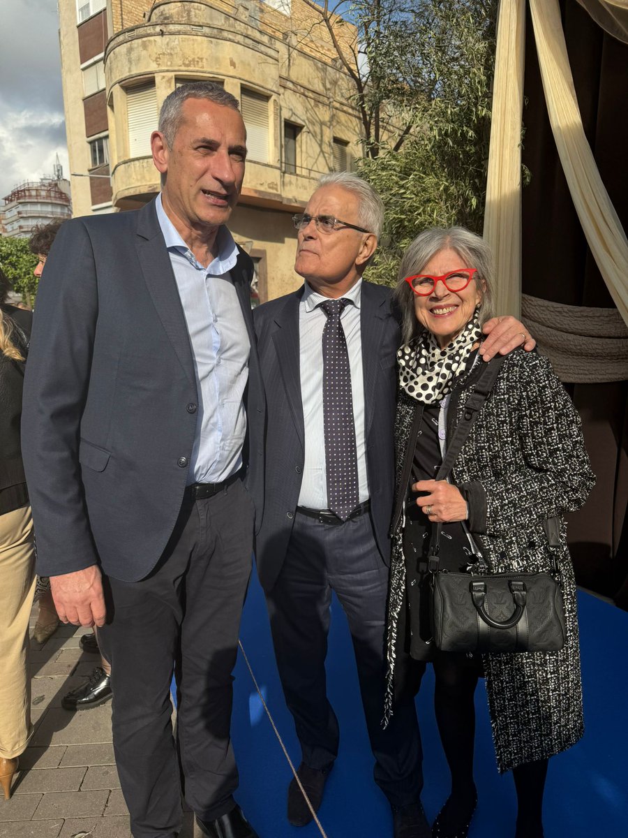 Instituto Cugat (@institutocugat) on Twitter photo 📸 Antes de empezar la gala, el Dr. <a href="/RamonCugat/">Ramón Cugat</a>, junto a <a href="/Xavier_Royo/">Xavier Royo Franch</a>, el alcalde de l'Aldea, el pueblo donde nació y creció, y la Dra. Montserrat García.
😊 Ha sido un placer poder coincidir. 📸 Antes de empezar la gala, el Dr. <a href="/RamonCugat/">Ramón Cugat</a>, junto a <a href="/Xavier_Royo/">Xavier Royo Franch</a>, el alcalde de l'Aldea, el pueblo donde nació y creció, y la Dra. Montserrat García.
😊 Ha sido un placer poder coincidir.