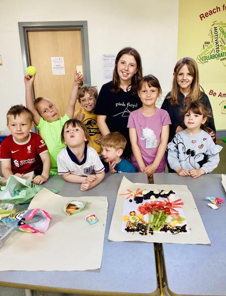 FullOfBeansFit's tweet image. healthy food pics today at camp !! Kids loved to eat them too for a healthy snack afterwards !

@HAF2025 @EdsentialUK #fullofbeans