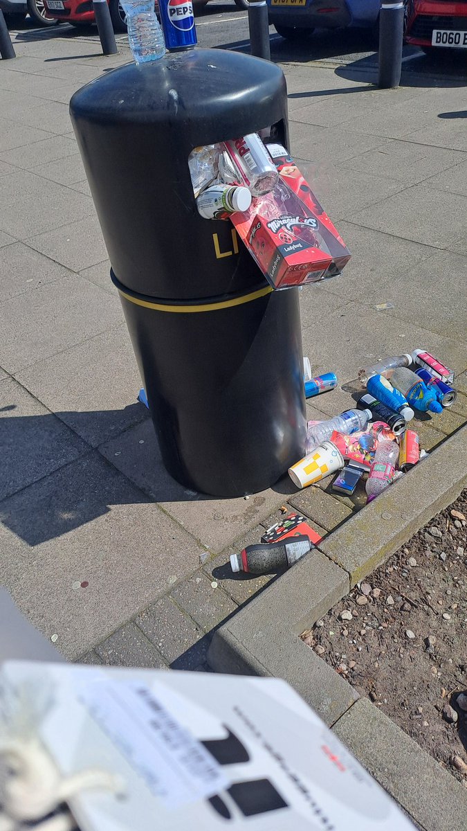 sandwellmike's tweet photo. @TamworthCouncil 
This is Tamworth, not Birmingham
Outside the  PureGym and TK Max https://t.co/8yW4S8ehCS