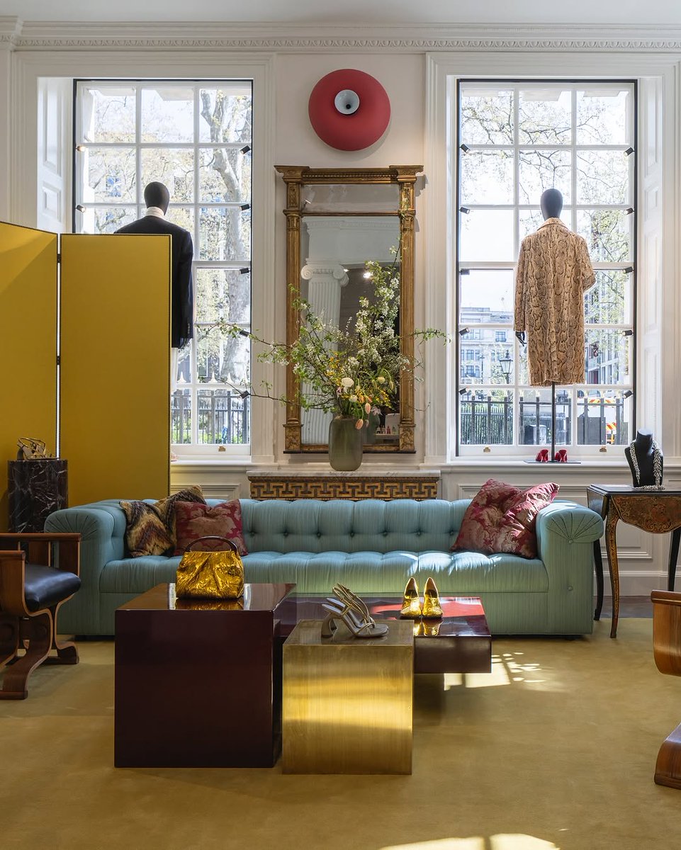 cppluxury's tweet image. DRIES VAN NOTEN opens new boutique in London at Hanover Square

#DriesVanNoten #London #HanoverSquare #luxuryfashion #luxury #fashion #luxurybags #luxuryaccessories #luxuryretail #luxuryboutique #luxurybusiness #Puig