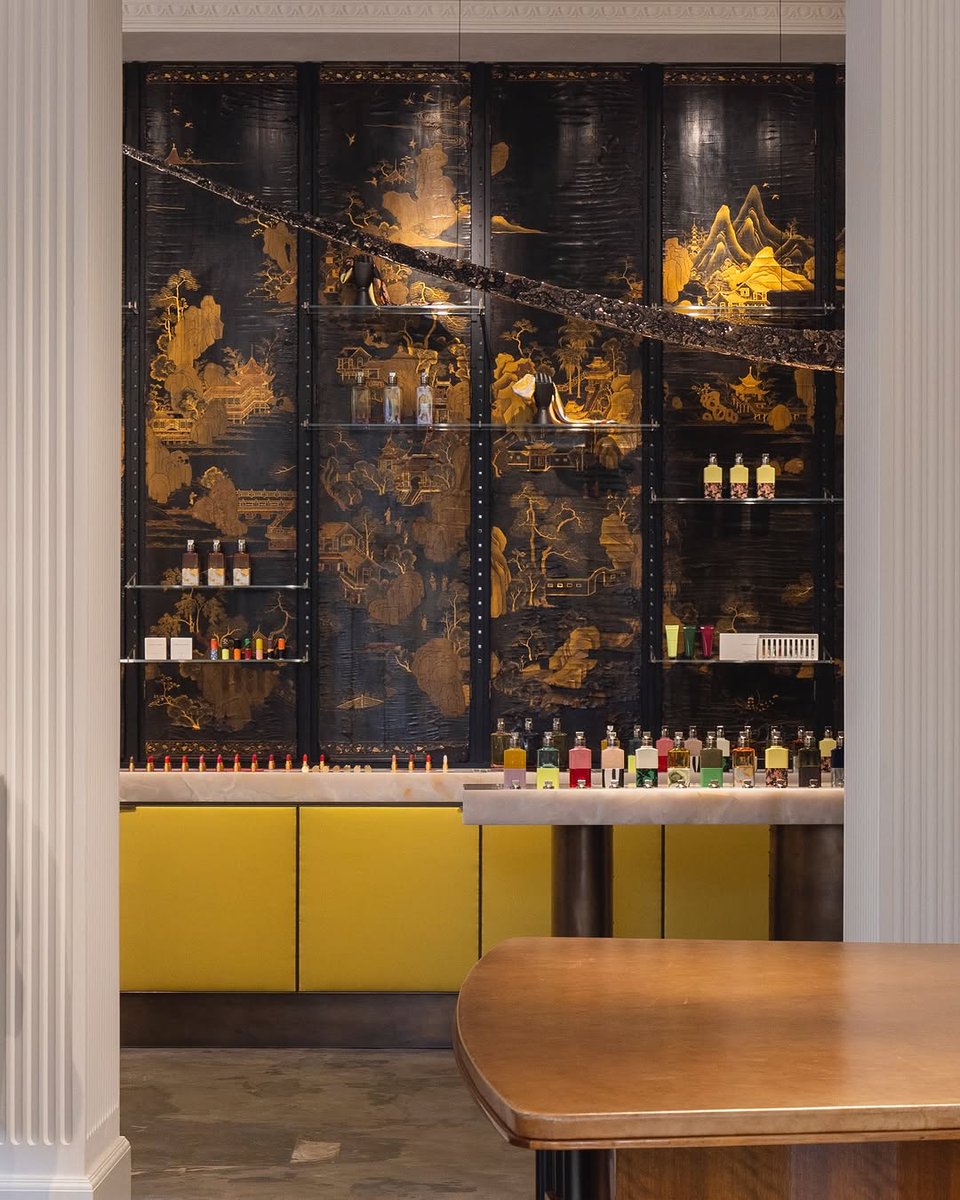 cppluxury's tweet image. DRIES VAN NOTEN opens new boutique in London at Hanover Square

#DriesVanNoten #London #HanoverSquare #luxuryfashion #luxury #fashion #luxurybags #luxuryaccessories #luxuryretail #luxuryboutique #luxurybusiness #Puig