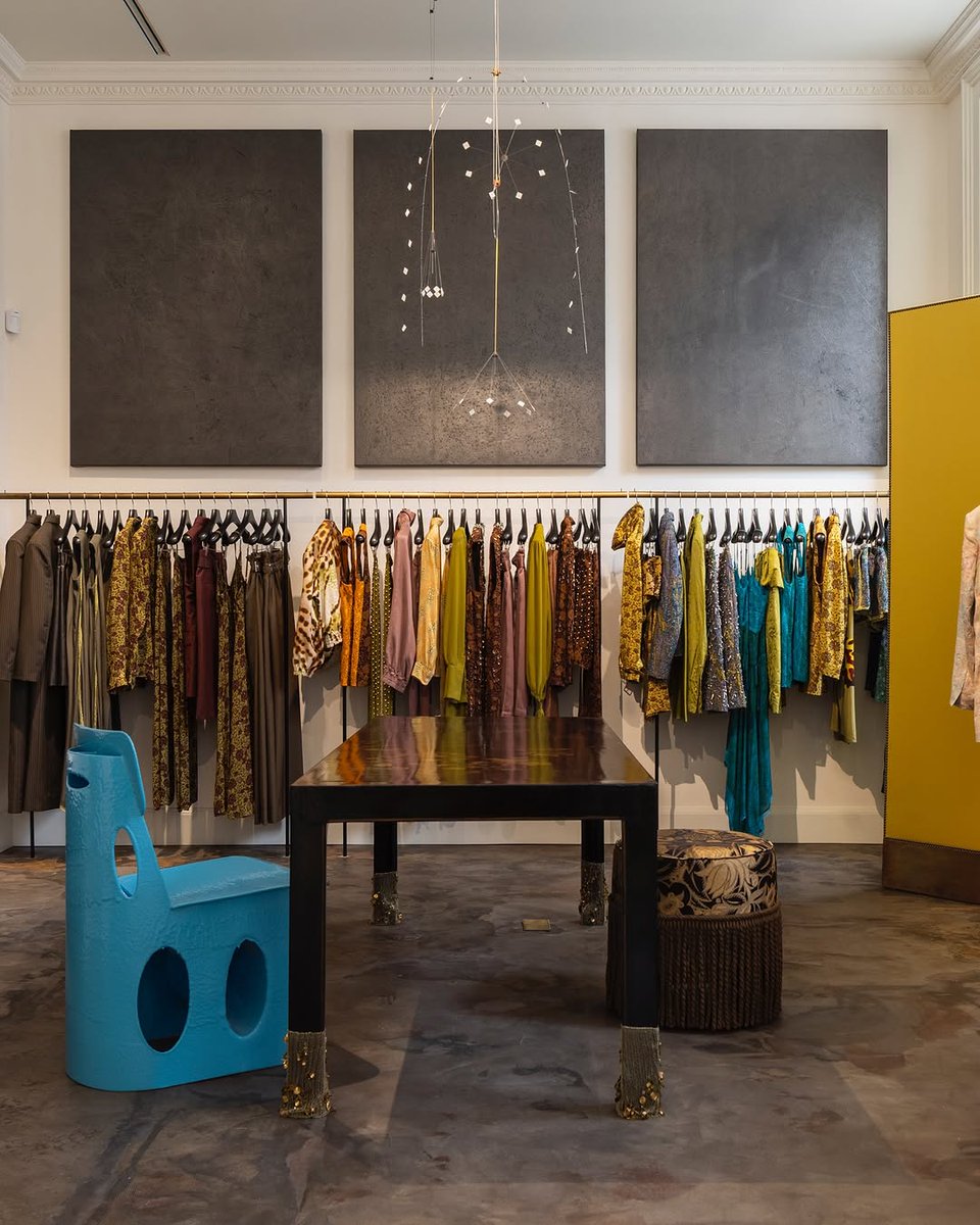 cppluxury's tweet image. DRIES VAN NOTEN opens new boutique in London at Hanover Square

#DriesVanNoten #London #HanoverSquare #luxuryfashion #luxury #fashion #luxurybags #luxuryaccessories #luxuryretail #luxuryboutique #luxurybusiness #Puig