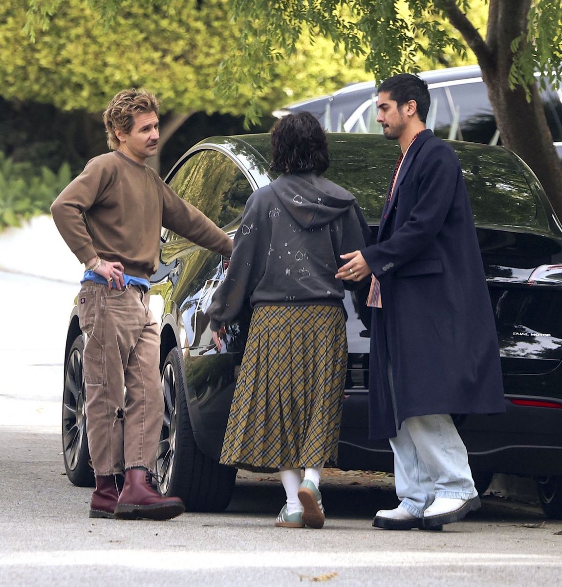 AxelRod2006's tweet image. Halsey with Alev Aydin and Avan Jogia