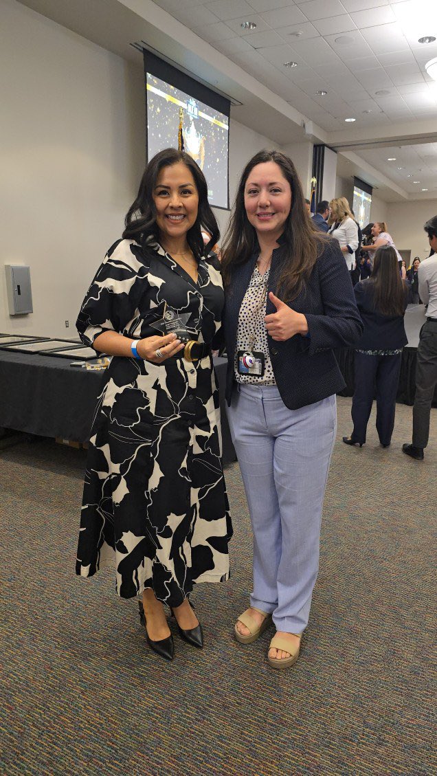 Eastlake_Middle's tweet image. Volunteer Recognition! Grateful for our dedicated volunteers! Go Ravens! #TeamSISD #AllIn #ImagineBelieveAchieve 💜💜@BelleApuan_ELMS @SISD_Herrera