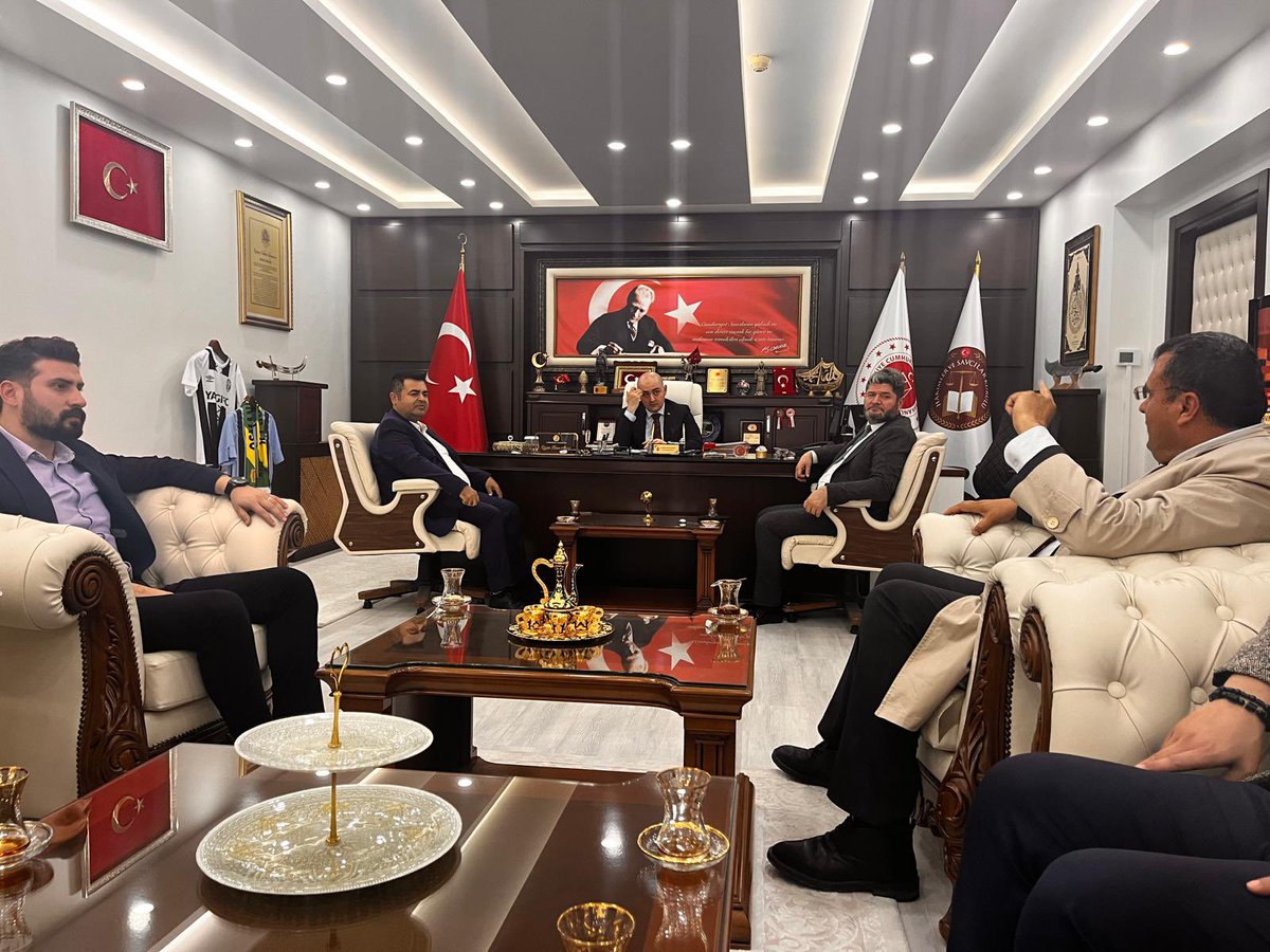 merkezilce80's tweet photo. Merkez İlçe Başkanımız Sn. Ecz. Alparslan Karaca, Teşkilatımız ile birlikte; 

Cumhuriyet Başsavcımız Sn. Uygur Kaan Arısoy’u makamında ziyarette bulundu.

Nazik ev sahipliklerinden dolayı kendilerine teşekkür ediyor, çalışmalarında başarılar diliyoruz. https://t.co/qlQJylzeYO