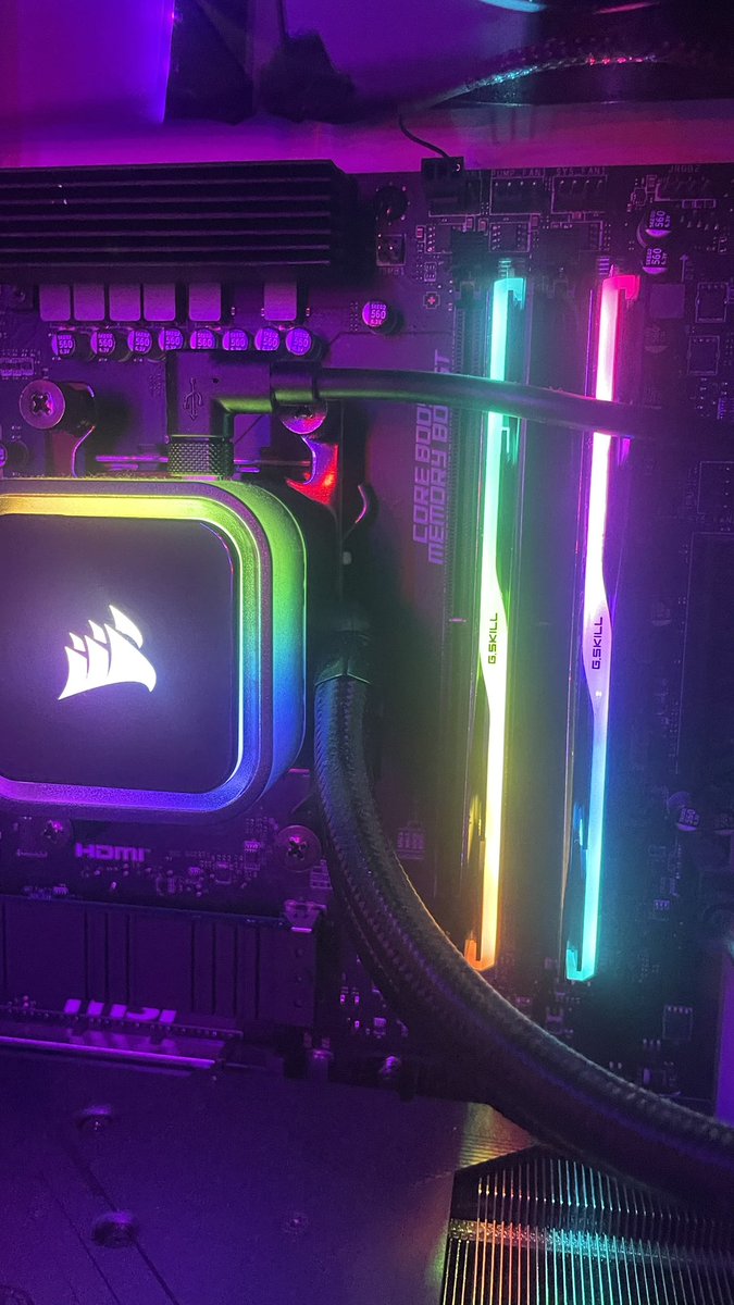 Zynoooo__'s tweet photo. Toujours à vendre le pc https://t.co/l7PgVBGbeg
