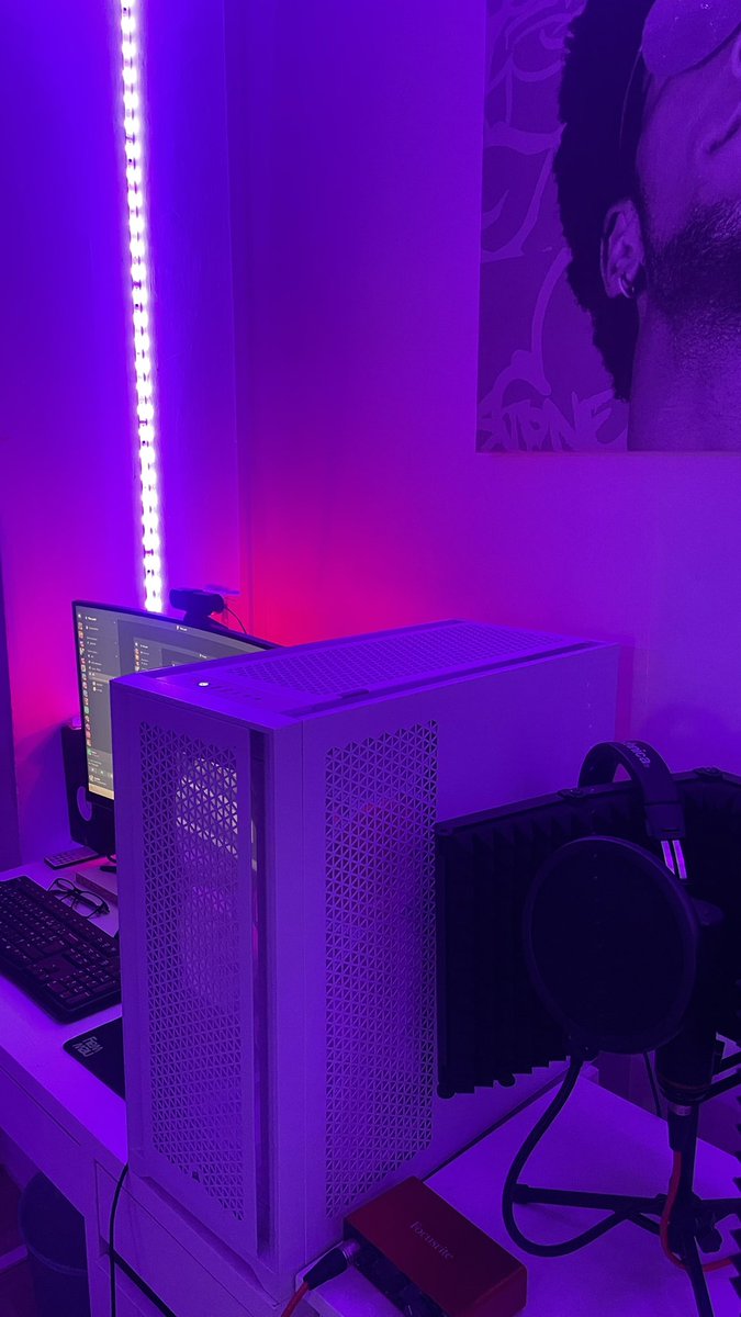 Zynoooo__'s tweet photo. Toujours à vendre le pc https://t.co/l7PgVBGbeg